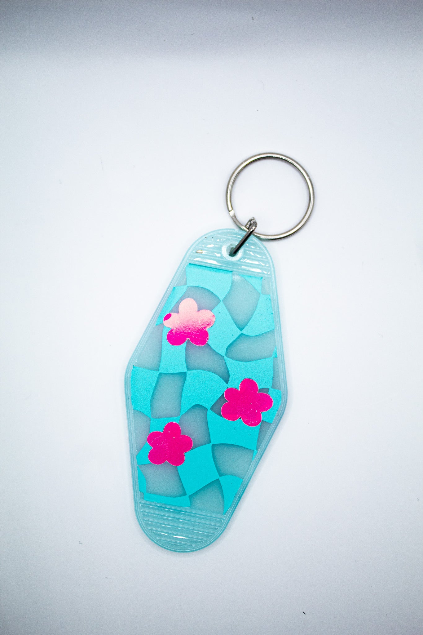 Wavy Checkerboard Flower Motel Keychain